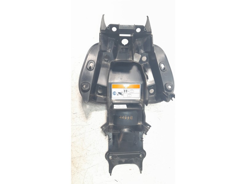 Recambio de moldura para honda cb125 r referencia OEM IAM 80131K98E00  