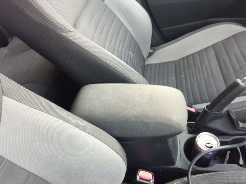 Recambio de apoyabrazos central para toyota auris (_e18_) 1.8 hybrid (zwe186_) referencia OEM IAM   