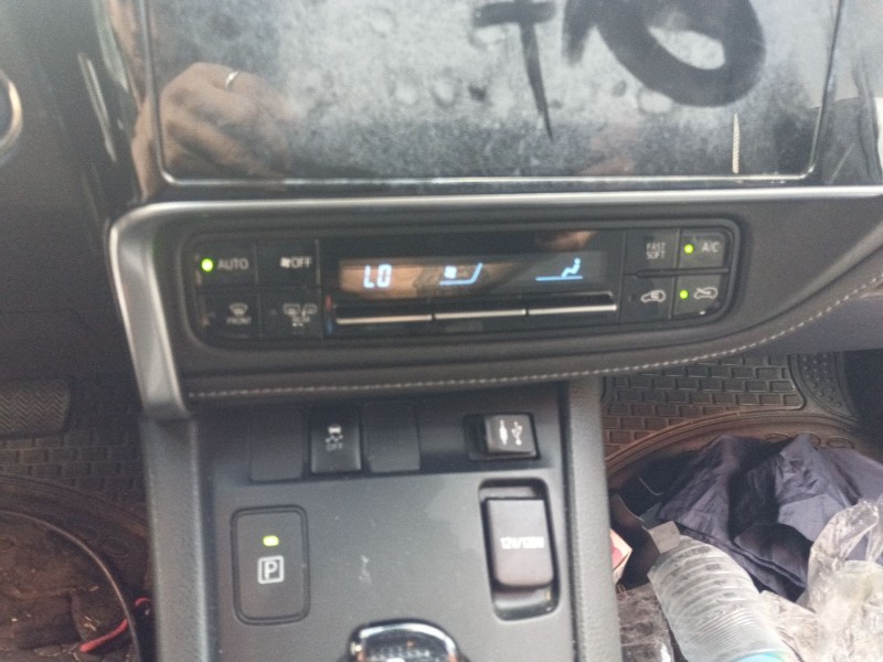 Recambio de mando climatizador para toyota auris (_e18_) 1.8 hybrid (zwe186_) referencia OEM IAM   