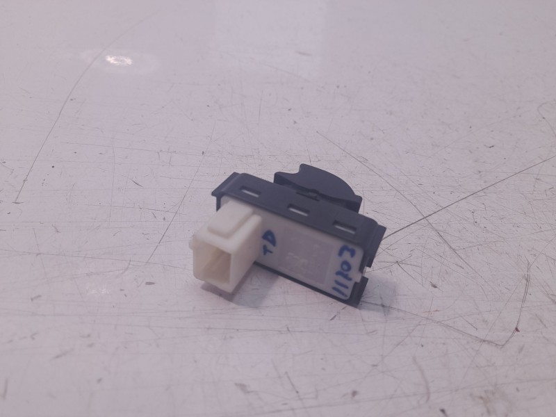 Recambio de mando elevalunas trasero derecho para opel corsa f 1.2 referencia OEM IAM 98044803ZD  