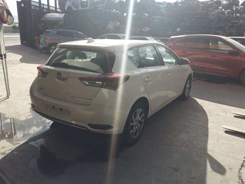 toyota auris (_e18_) del año 2017