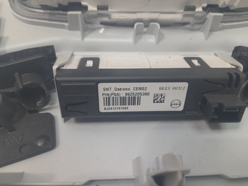 Recambio de luz interior para opel corsa f 1.2 referencia OEM IAM 96781445ZD  