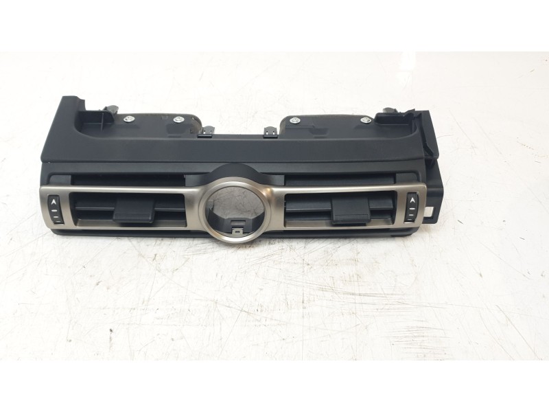 Recambio de aireador central para lexus rc referencia OEM IAM 5568824030  5568524010  