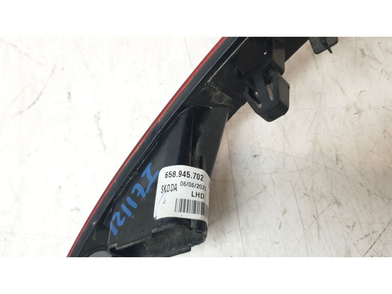 Recambio de piloto trasero derecho paragolpes para skoda kamiq (nw4) 1.5 tsi referencia OEM IAM 658945702  