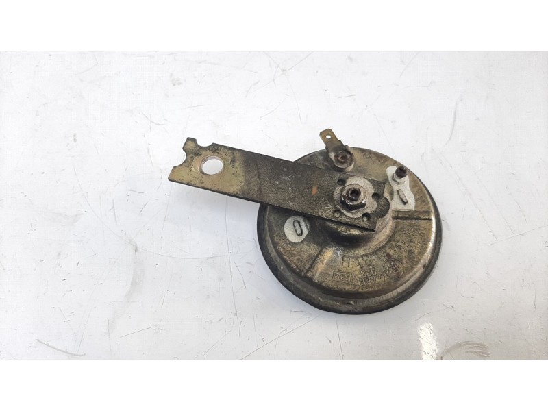 Recambio de claxon para mitsubishi montero (v60/v70) 3.2 di-d cat referencia OEM IAM MR482426  
