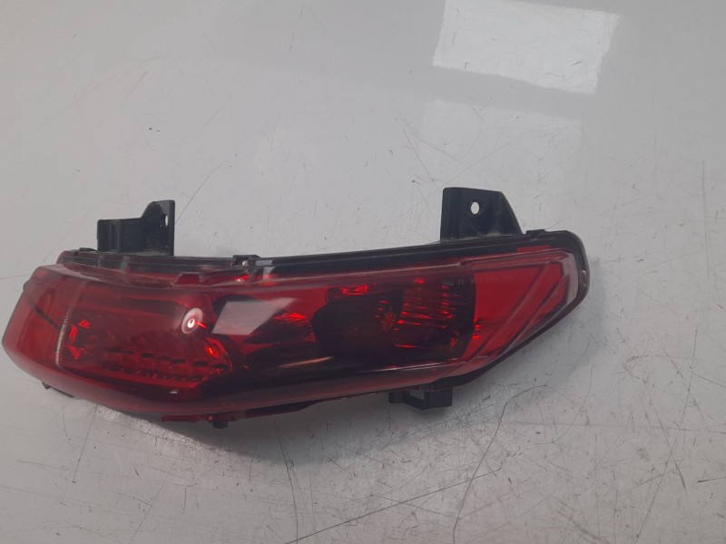 Recambio de piloto trasero izquierdo para piaggio (vespa) mp3 400 hpe referencia OEM IAM 320676DX  