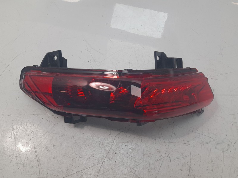 Recambio de piloto trasero derecho para piaggio (vespa) mp3 400 hpe referencia OEM IAM 320676DX  