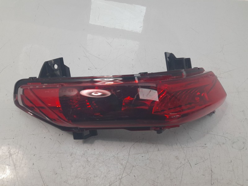 Recambio de piloto trasero derecho para piaggio (vespa) mp3 400 hpe referencia OEM IAM 320676DX  