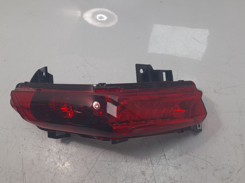 Recambio de piloto trasero derecho para piaggio (vespa) mp3 400 hpe referencia OEM IAM 320676DX  