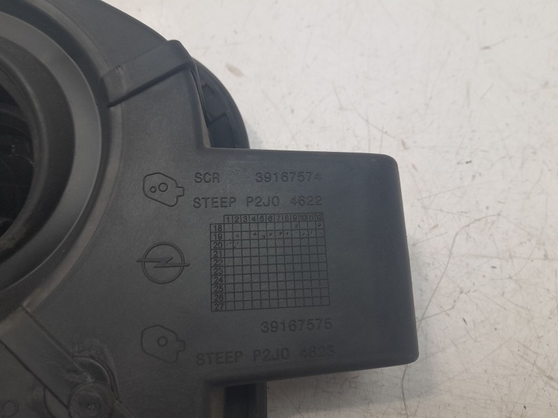 Recambio de tapa exterior combustible para opel corsa f 1.2 referencia OEM IAM 39167575  