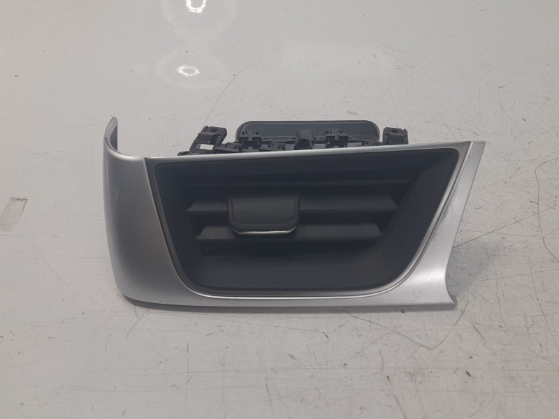 Recambio de aireador izquierdo para renault captur ii techno referencia OEM IAM 687611390R  