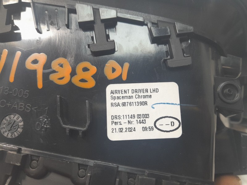 Recambio de aireador izquierdo para renault captur ii techno referencia OEM IAM 687611390R  