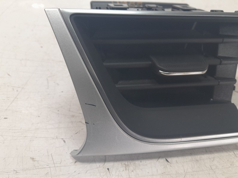 Recambio de aireador derecho para renault captur ii techno referencia OEM IAM 687508890R  