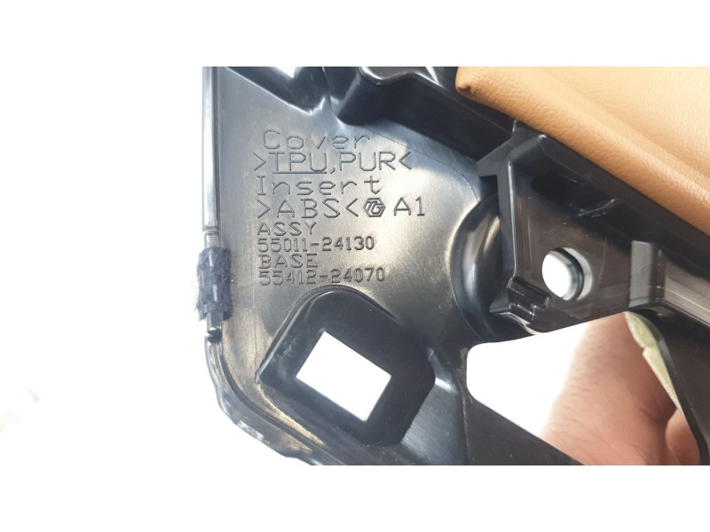 Recambio de moldura para lexus rc referencia OEM IAM 5501124130  