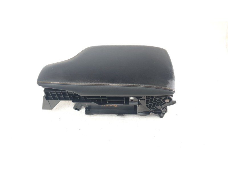 Recambio de apoyabrazos central para lexus rc referencia OEM IAM 5892024120B0  