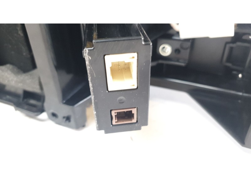 Recambio de apoyabrazos central para lexus rc referencia OEM IAM 5892024120B0  