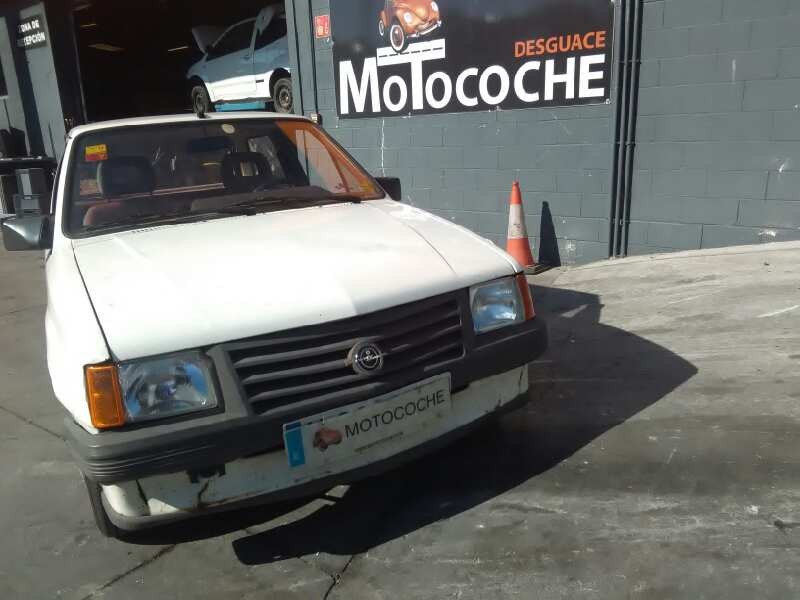 opel corsa a del año 1983