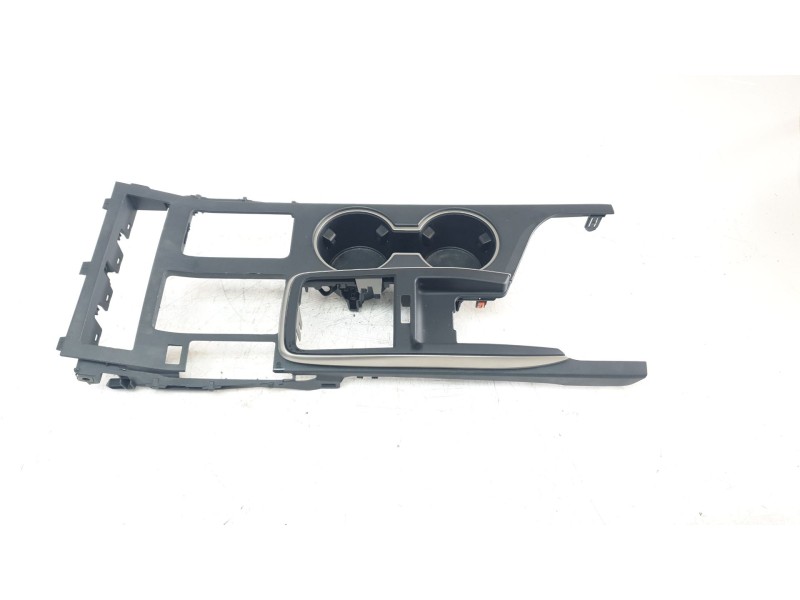 Recambio de moldura para lexus rc referencia OEM IAM 5882124080  