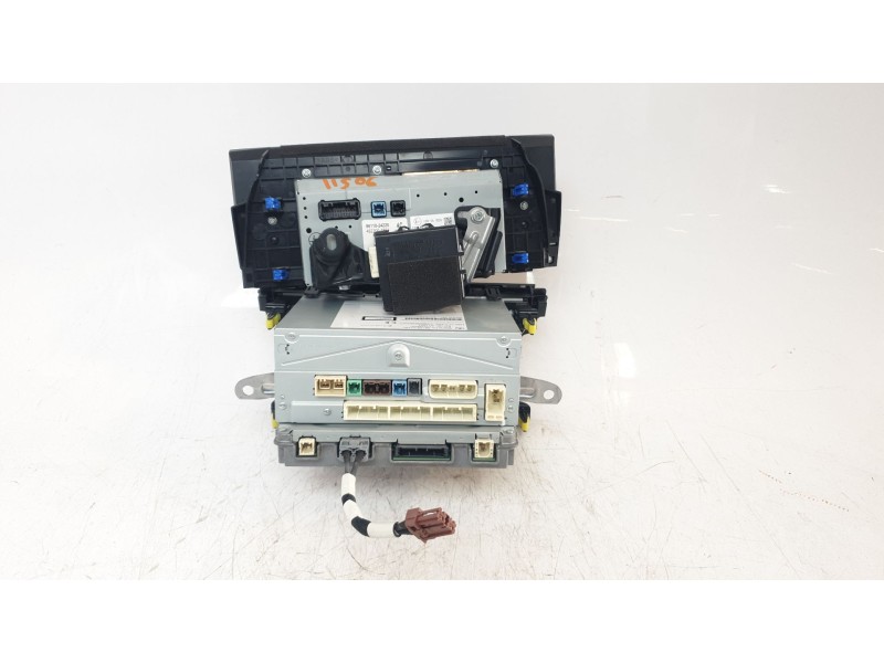 Recambio de sistema navegacion gps para lexus rc referencia OEM IAM 8611024220  