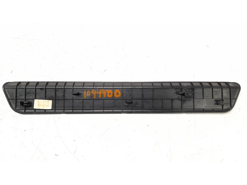 Recambio de moldura para hyundai tucson 1.6 cat referencia OEM IAM 85883D7000  
