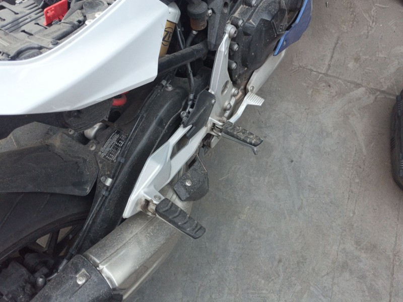 Recambio de estribo lateral para bmw f (801cc - ) f 900 r (4r90) referencia OEM IAM   