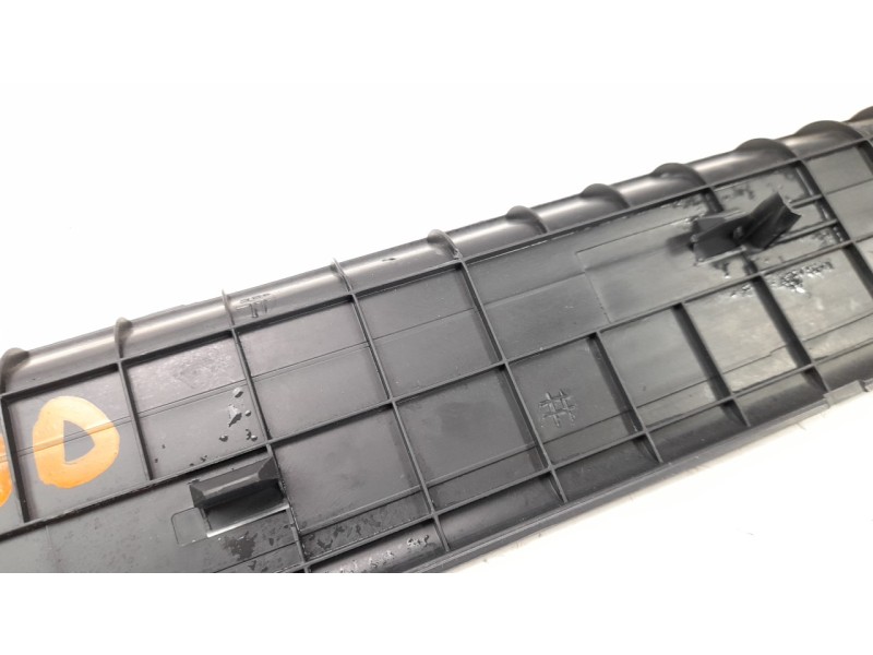 Recambio de moldura para hyundai tucson 1.6 cat referencia OEM IAM 85883D7000  