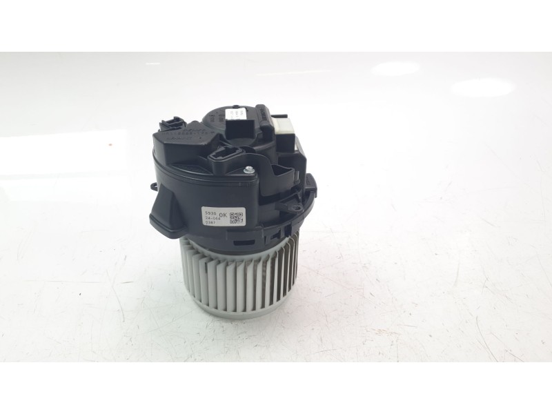 Recambio de ventilador calefaccion para renault captur ii techno referencia OEM IAM 272109827R  