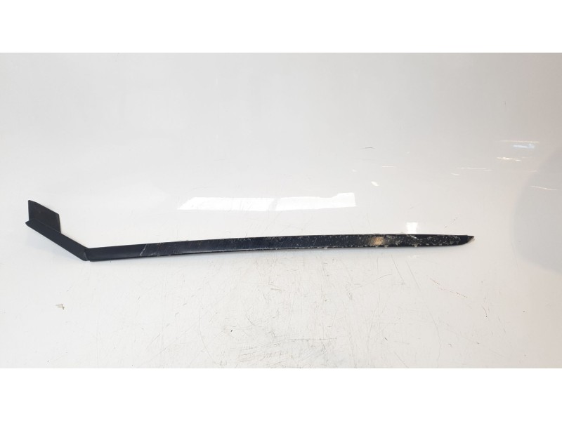Recambio de moldura para kia niro referencia OEM IAM 86131AT100  