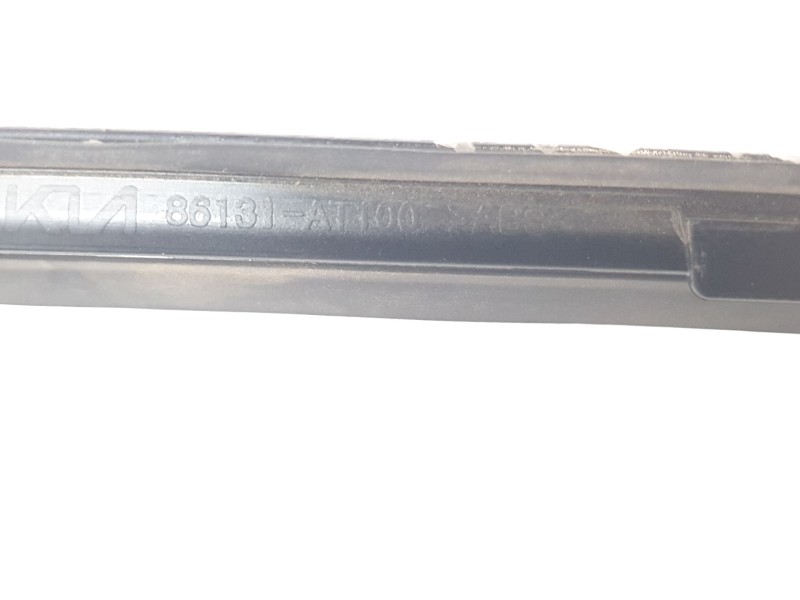 Recambio de moldura para kia niro referencia OEM IAM 86131AT100  