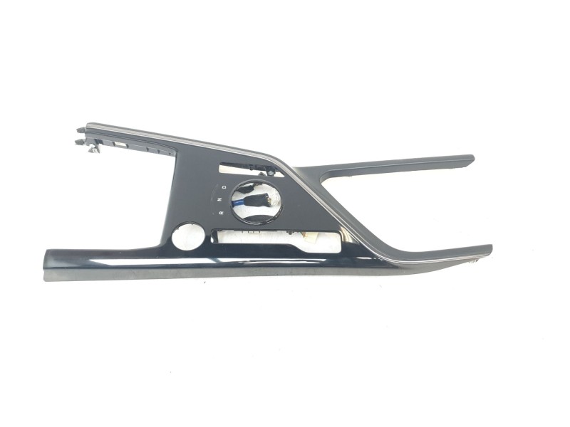 Recambio de moldura para kia niro referencia OEM IAM 84605AT000  