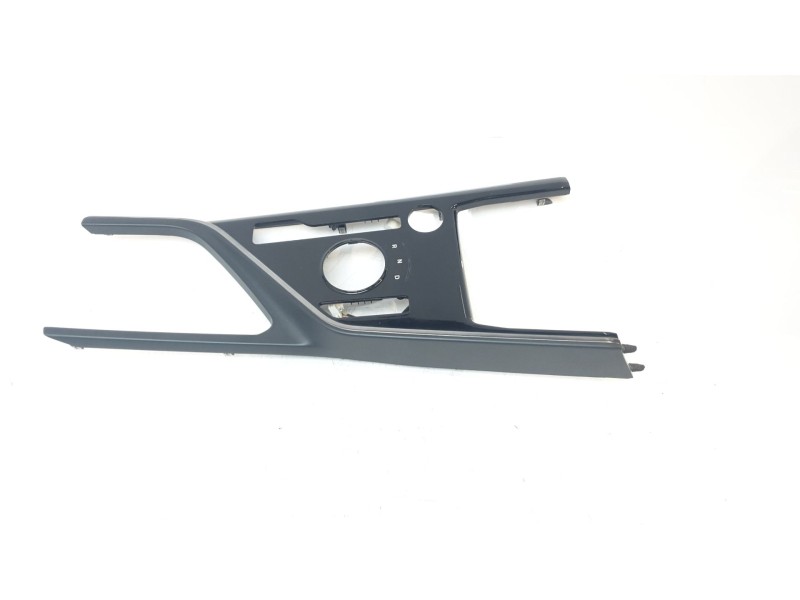 Recambio de moldura para kia niro referencia OEM IAM 84605AT000  