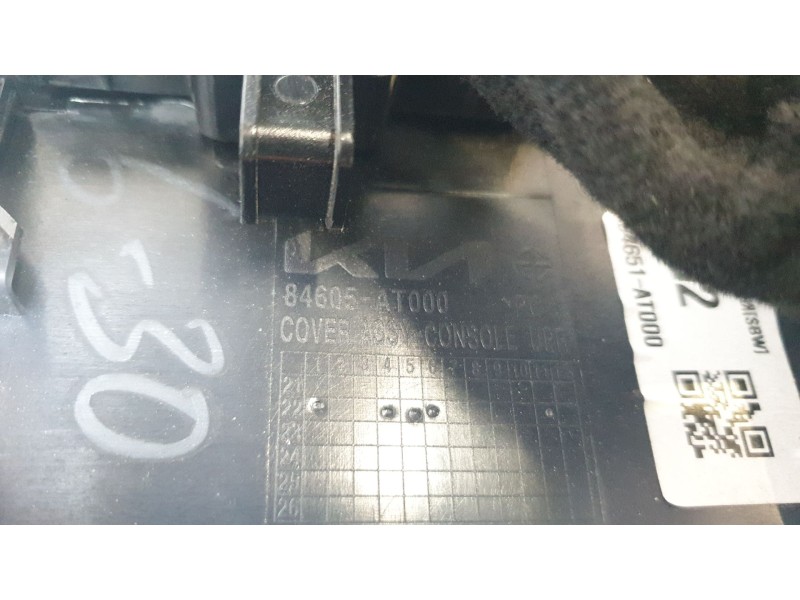 Recambio de moldura para kia niro referencia OEM IAM 84605AT000  
