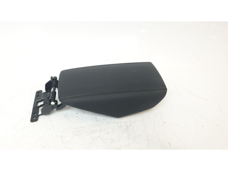 Recambio de apoyabrazos central para kia niro referencia OEM IAM 84660AT000  