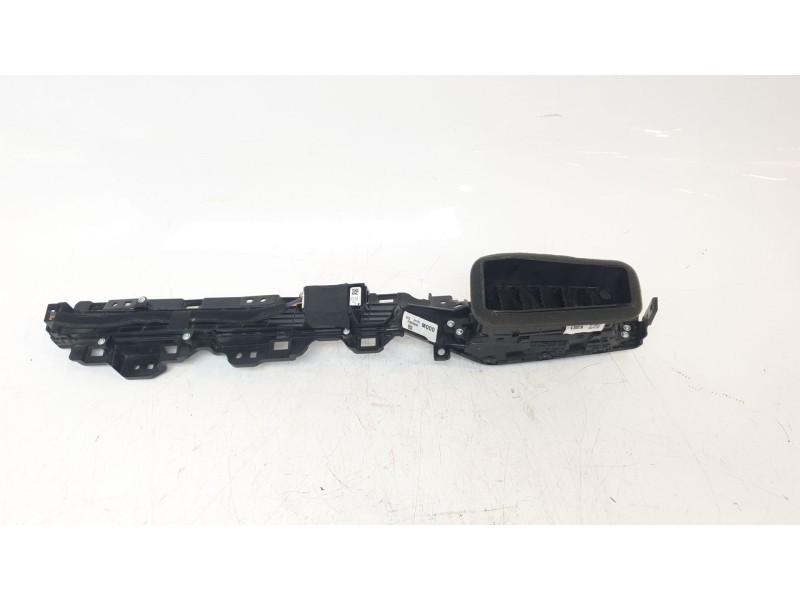 Recambio de aireador derecho para kia niro referencia OEM IAM 84760AT000SA1  