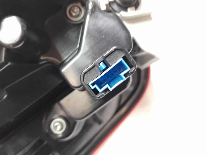 Recambio de piloto trasero derecho interior para mercedes-benz clase gla (x156) gla 180 (156.942) referencia OEM IAM A1569068800