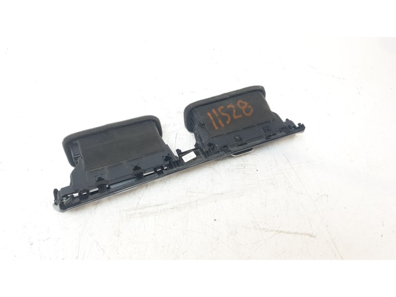 Recambio de rejilla aireadora para kia niro referencia OEM IAM 97410AT000SA1  