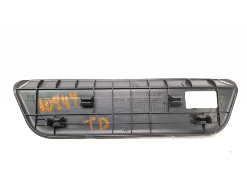 Recambio de moldura para hyundai tucson 1.6 cat referencia OEM IAM 85888D7000  