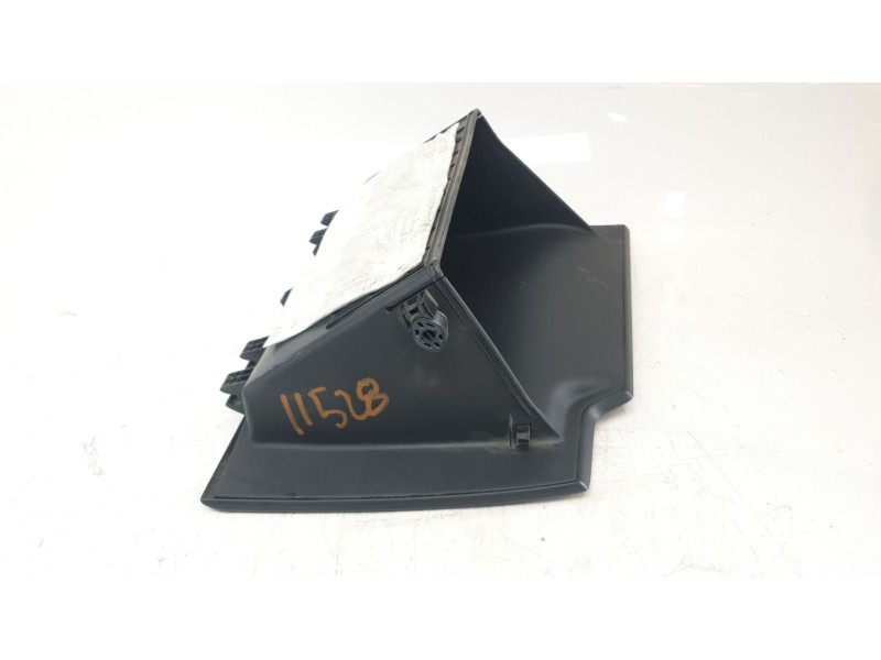 Recambio de guantera para kia niro referencia OEM IAM 84511AT000  
