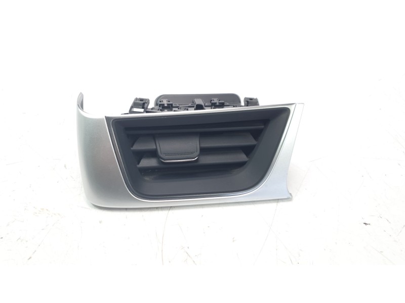 Recambio de aireador izquierdo para renault captur ii techno referencia OEM IAM 687611300R  