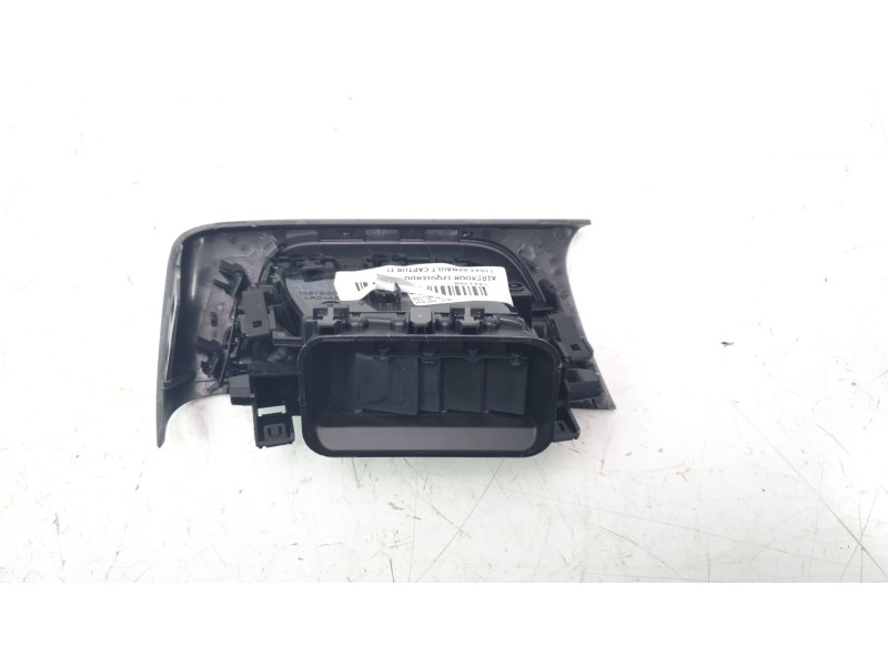 Recambio de aireador izquierdo para renault captur ii techno referencia OEM IAM 687611300R  