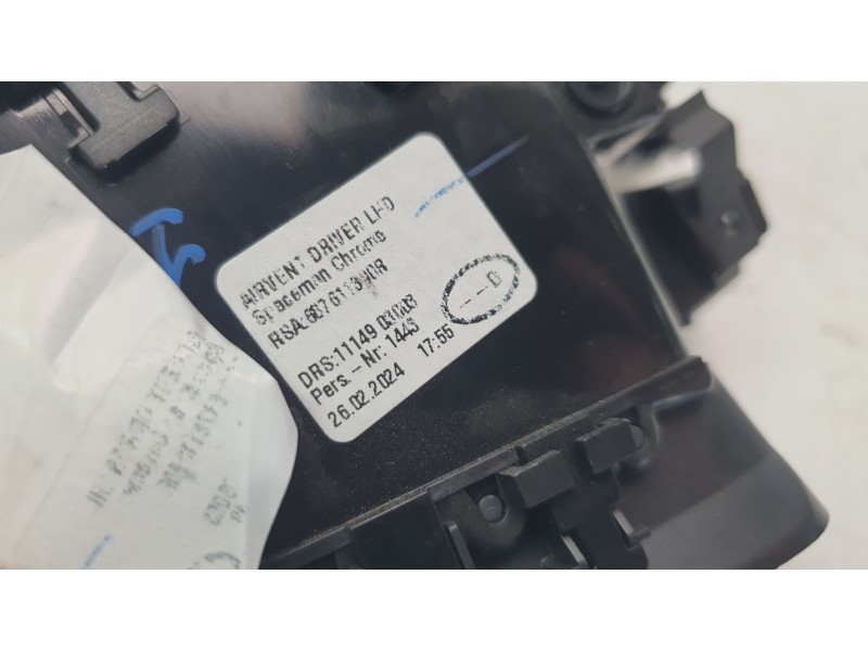 Recambio de aireador izquierdo para renault captur ii techno referencia OEM IAM 687611300R  