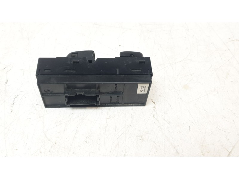 Recambio de mando elevalunas delantero derecho para nissan juke (f15) ultimate edition referencia OEM IAM 254111KA5A IAF470017HQ