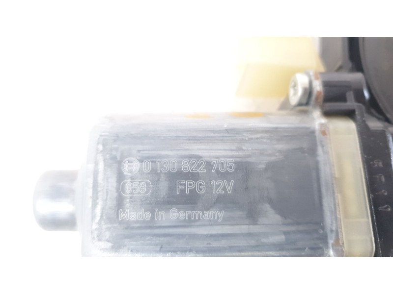 Recambio de motor elevalunas delantero izquierdo para audi a4 avant (8w5) básico referencia OEM IAM 8W0959801  