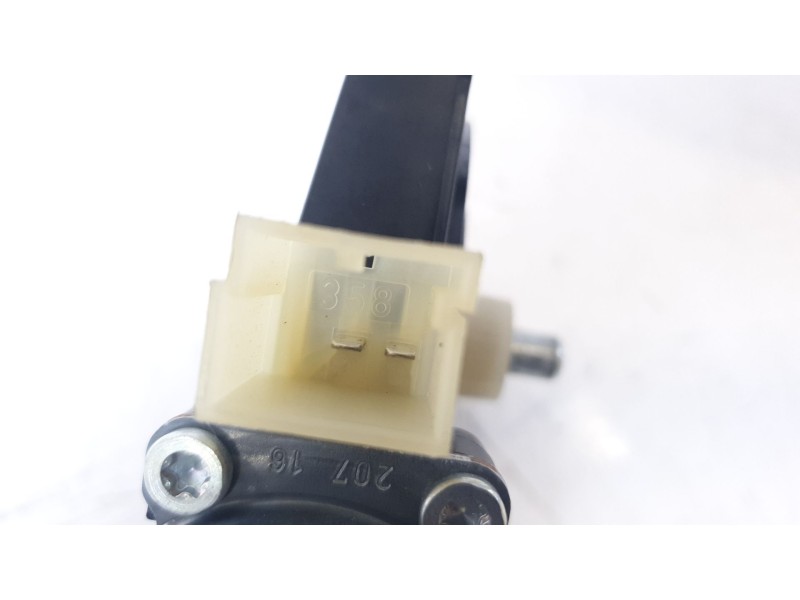 Recambio de motor elevalunas delantero izquierdo para audi a4 avant (8w5) básico referencia OEM IAM 8W0959801  