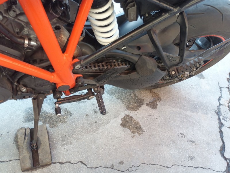 Recambio de estribo lateral para ktm super duke 1290 super duke r referencia OEM IAM   