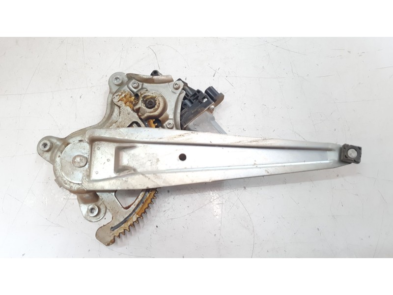 Recambio de elevalunas trasero derecho para toyota hilux (kun) 3.0 turbodiesel referencia OEM IAM 698300K041  