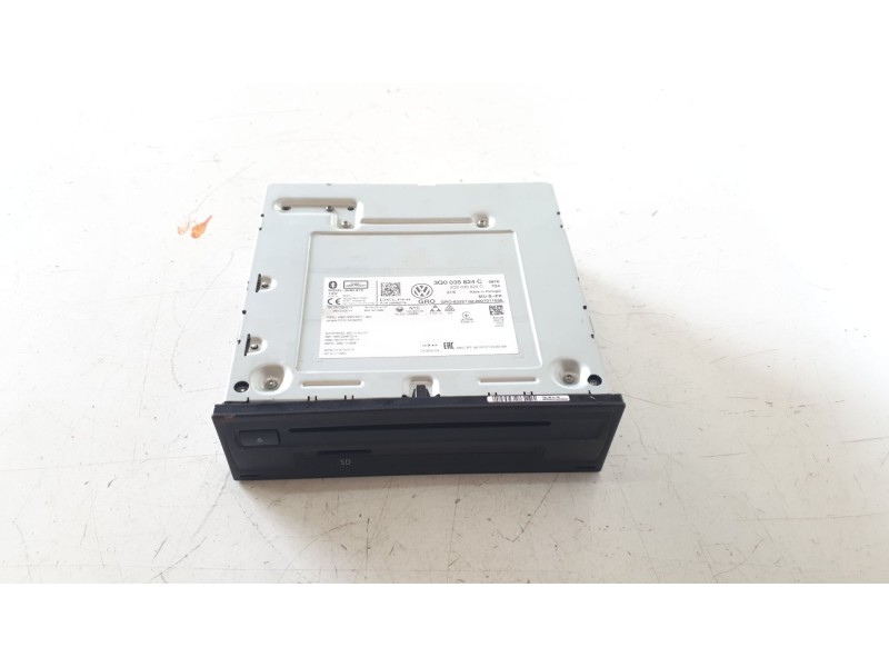 Recambio de sistema audio / radio cd para volkswagen polo advance referencia OEM IAM 3Q0035824C  