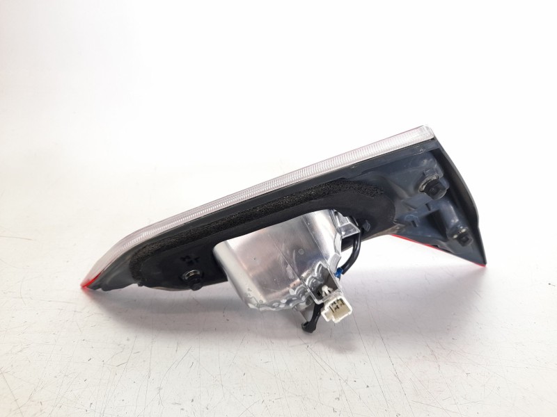 Recambio de piloto trasero derecho interior para toyota auris (_e18_) 1.8 hybrid (zwe186_) referencia OEM IAM 8158102830  