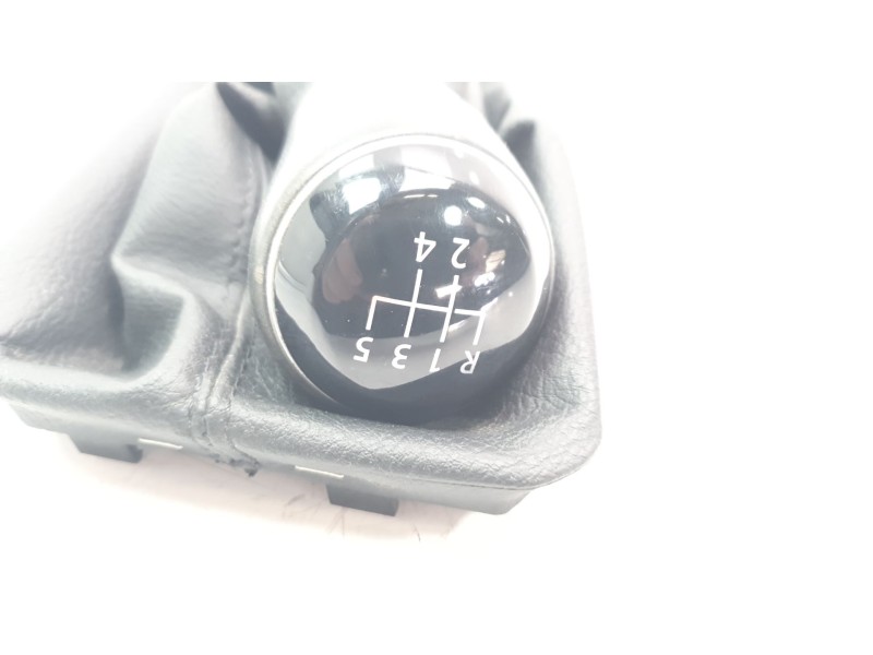Recambio de pomo palanca cambio para volkswagen polo advance referencia OEM IAM 2G1711113MIS  