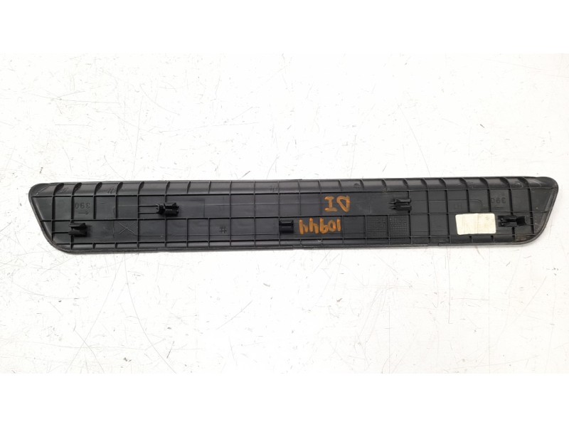 Recambio de moldura para hyundai tucson 1.6 cat referencia OEM IAM 85873D7000  